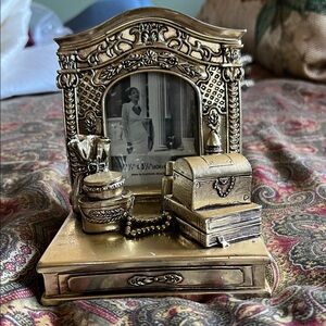 Vintage Gold Vanity Photo Frame